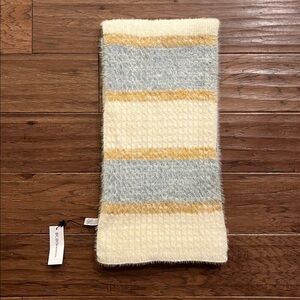 BCBGeneration New With Tag  Block Scarf in Dusty Rose